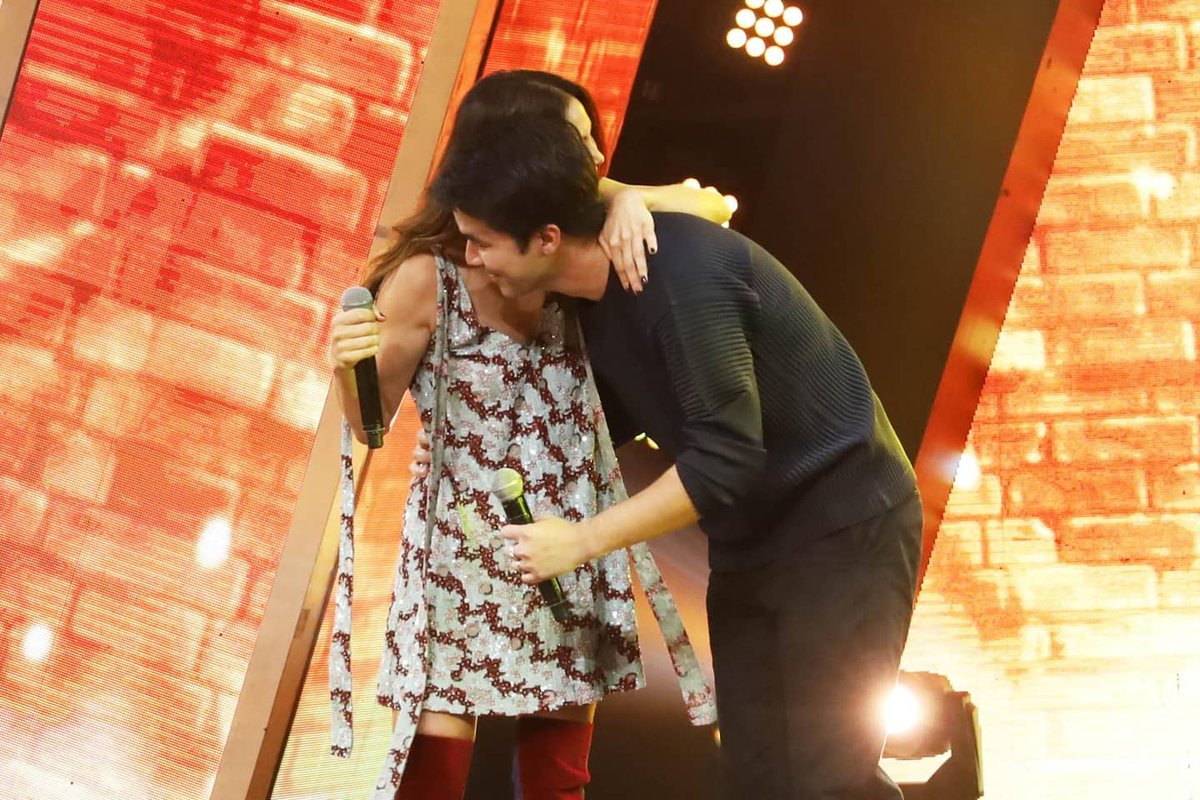 Wan_Soloist's tweet photo. บันทึกภาพไว้ว่าได้ปลูกดอกไม้เล็กๆไว้ในอุโมงค์กาลเวลา :) ขอบคุณที่เป็นความสดชื่นในวัยของพวกเรานะครับ #TheWallSong #ร้องข้ามกําแพง https://t.co/mBDBY4B0ps