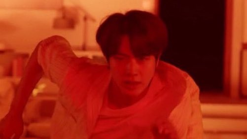 btsarmy2018x's tweet photo. The cinematic parallel between ‘film out’ and ‘fake love’!!! https://t.co/T0ca1KOXoZ