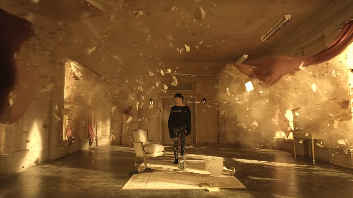 btsarmy2018x's tweet photo. The cinematic parallel between ‘film out’ and ‘fake love’!!! https://t.co/T0ca1KOXoZ