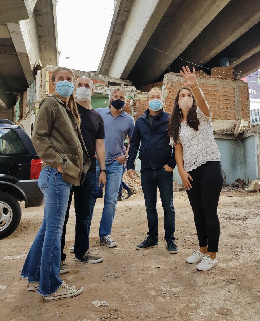 horaciorlarreta's tweet photo. Qué orgullo todo lo que logramos, junto a los vecinos y vecinas, en el Barrio Mugica. Esta mañana con @FelipeMiguelBA, @MariaMigliore y @fernandezdiego estuvimos recorriéndolo y viendo todos los avances que hicimos en este último tiempo. https://t.co/4j7fG43djx