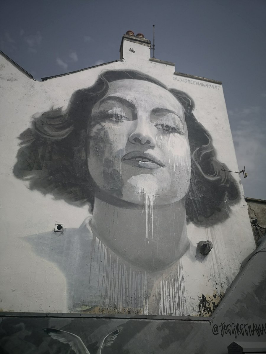 WenF2226's tweet photo. Loving the new art works near Victoria Park today. Thanks for sharing where they were @craigmiles1980 https://t.co/dvwo8bKhd5