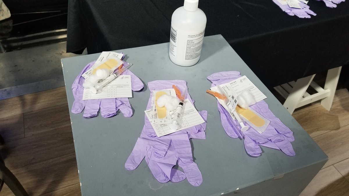 GlenBeebyNews's tweet photo. The ladies of Good Things Utah are about to receive their vaccines live on the air @abc4utah https://t.co/IKoGH225Ma