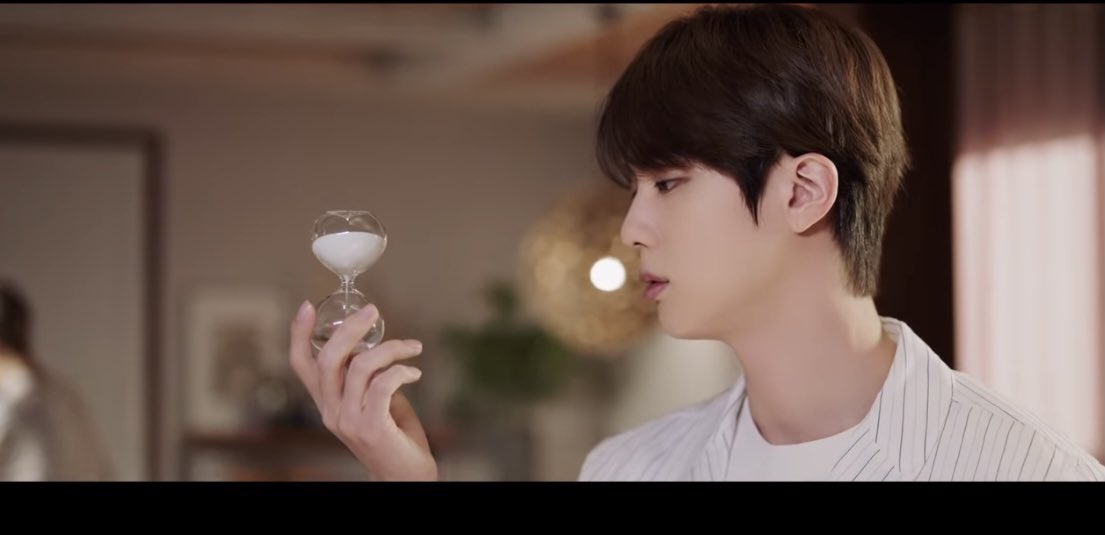 choi_bts2's tweet photo. It looks Jin tries to do time travel to meet them. 

#FilmOutbyBTS 
#FilmOutPremiere 
@BTS_twt https://t.co/GLHUgIUp59