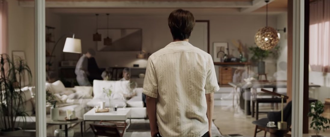 choi_bts2's tweet photo. It looks Jin tries to do time travel to meet them. 

#FilmOutbyBTS 
#FilmOutPremiere 
@BTS_twt https://t.co/GLHUgIUp59