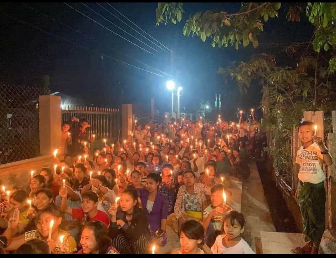 #Apr1Coup Amarapura, Mandalay Amazing demonstration tonight! #WhatsHappeningInMyanmar