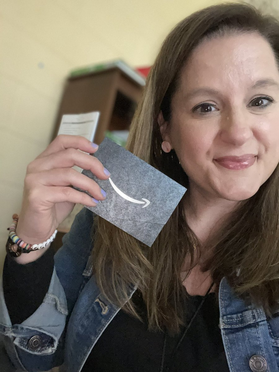 steph_cartersc's tweet photo. Amazon gift cards make me smile!! Thanks for this one #edcampmidlands! https://t.co/OdLlF6TgLF