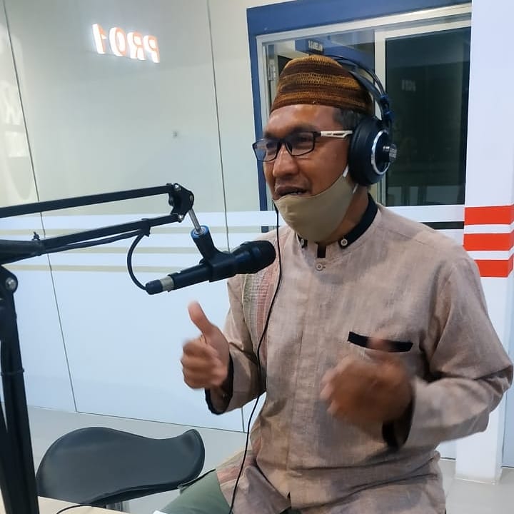 Pro1RRISeiliat's tweet photo. Dialog kiprah Indonesia Live di Pro 1.
Mengangkat Topik Perhutanan sosial pasca UU No 11 Tahun 2020 dan PP No 23 Tahun 2021 Tentang Peyelenggaraan Kehutanan. 
Bersama Narasumber Darman Suriah selaku Penyuluh Kehutanan pada Dinas Kehutanan Prov Babel https://t.co/K1kdxDIvAR