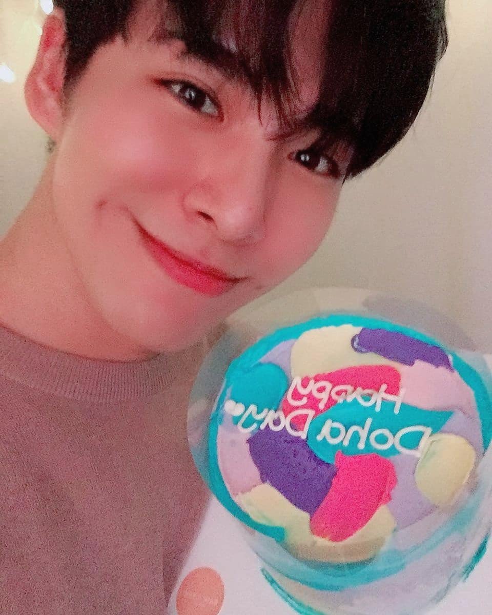 parkdoha_net's tweet photo. 210401 도하 인스타그램 업뎃 
18번째 생일을 알차게 보낸 도하🥰

https://t.co/nlsmahVkvB
#도하 #박도하 #happydohaday https://t.co/MqVG66X2iu