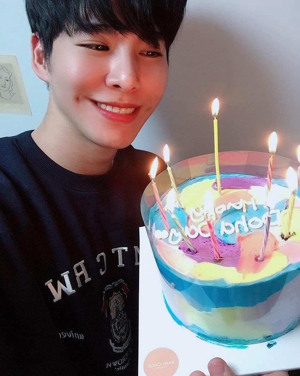 parkdoha_net's tweet photo. 210401 도하 인스타그램 업뎃 
18번째 생일을 알차게 보낸 도하🥰

https://t.co/nlsmahVkvB
#도하 #박도하 #happydohaday https://t.co/MqVG66X2iu