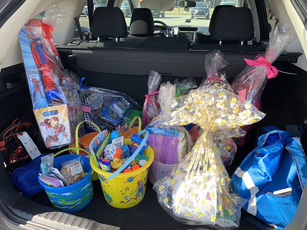 NHSJrCivs's tweet photo. Huge Easter Love to those who made the baskets for our Pilgrims Inn kids!! All 14 baskets were delivered today, and we couldn’t be more appreciative of your help!! 🐣🥚🐰 #jcsfolyfe @pilgrimsinn @RockHillSchools @NHS_Trojans https://t.co/XYy0Lfh8Bw