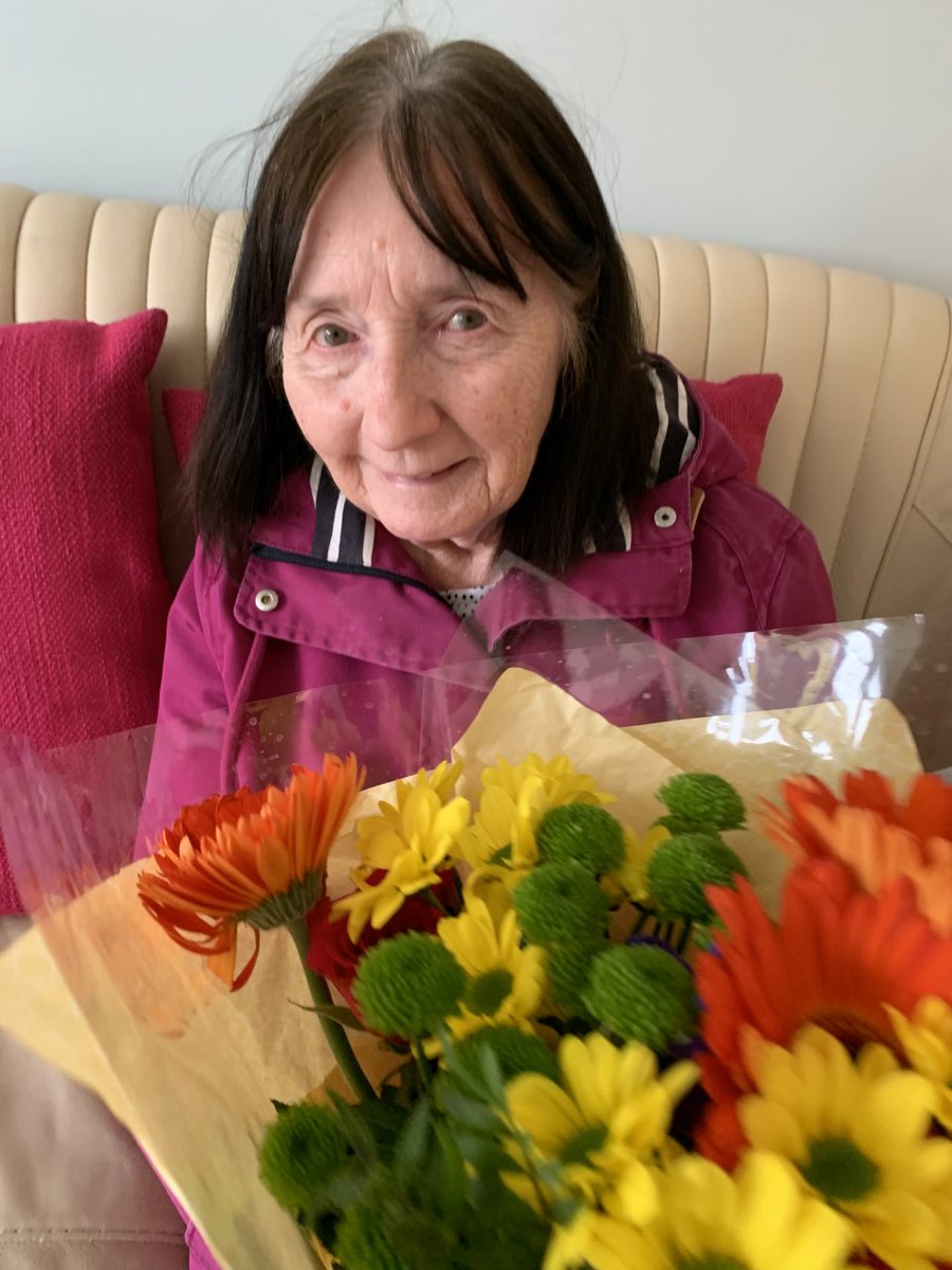 Wishing our lovely client a big Happy Birthday 🥳 with her beautiful flowers hand delivered by her lovely carer 💐 #happybirthday #domiciliarycare #miltonkeynes #care #clarityhomecare #homecare