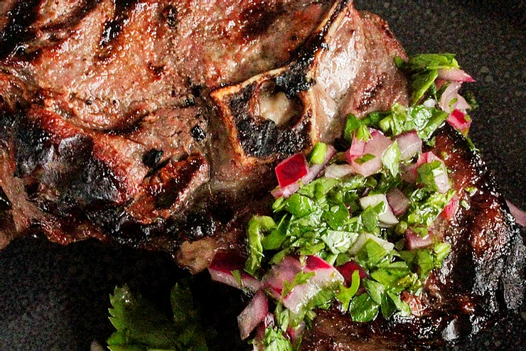 HnCkatja's tweet photo. Grillen am Wochenende? Diese Koteletts werden hochkant auf dem Knochen stehend gegrillt. Ein bisschen Show gehört doch dazu.

https://t.co/ZtR33LUlbg

#lovefood #Jagd #hunting #homecooking #foodblog #food #foodie #grilling https://t.co/klN2XpIulQ