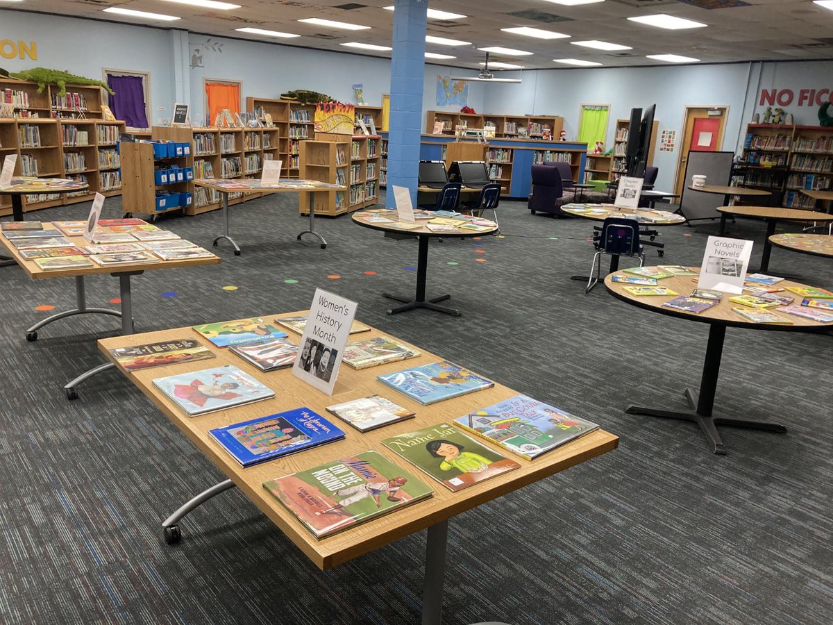 CookLibraryAISD's tweet image. Students returned to the library to safely browse and choose books! // ¡Los estudiantes regresaron a la biblioteca para buscar y elegir libros de manera segura! @cookcrocs @AustinISD