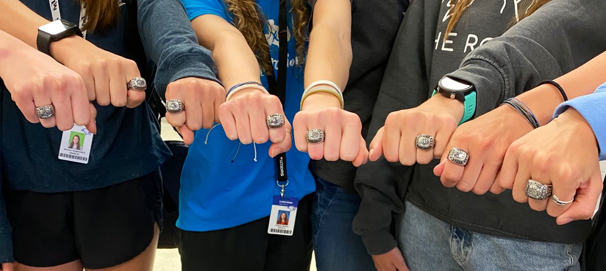 JostensJRay's tweet photo. Nothing beats the excitement of receiving your well-earned State Championship ring...Well, except maybe taking your mask off for a quick photo opp so we can see those great smiles!!! #Congratulations @fmhsrunning #statering πππ https://t.co/msVULWzkT3
