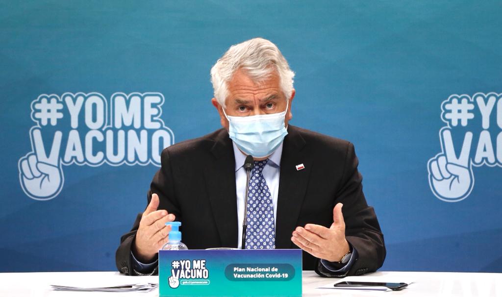 ministeriosalud's tweet photo. Ministro @DrEnriqueParis 

"Hemos reiterado e insistido que a pesar de contar con ambas dosis de la vacunación, se deben mantener todas las medidas de lavado de manos, uso correcto de mascarilla, distanciamiento físico". https://t.co/VTK942CbYs