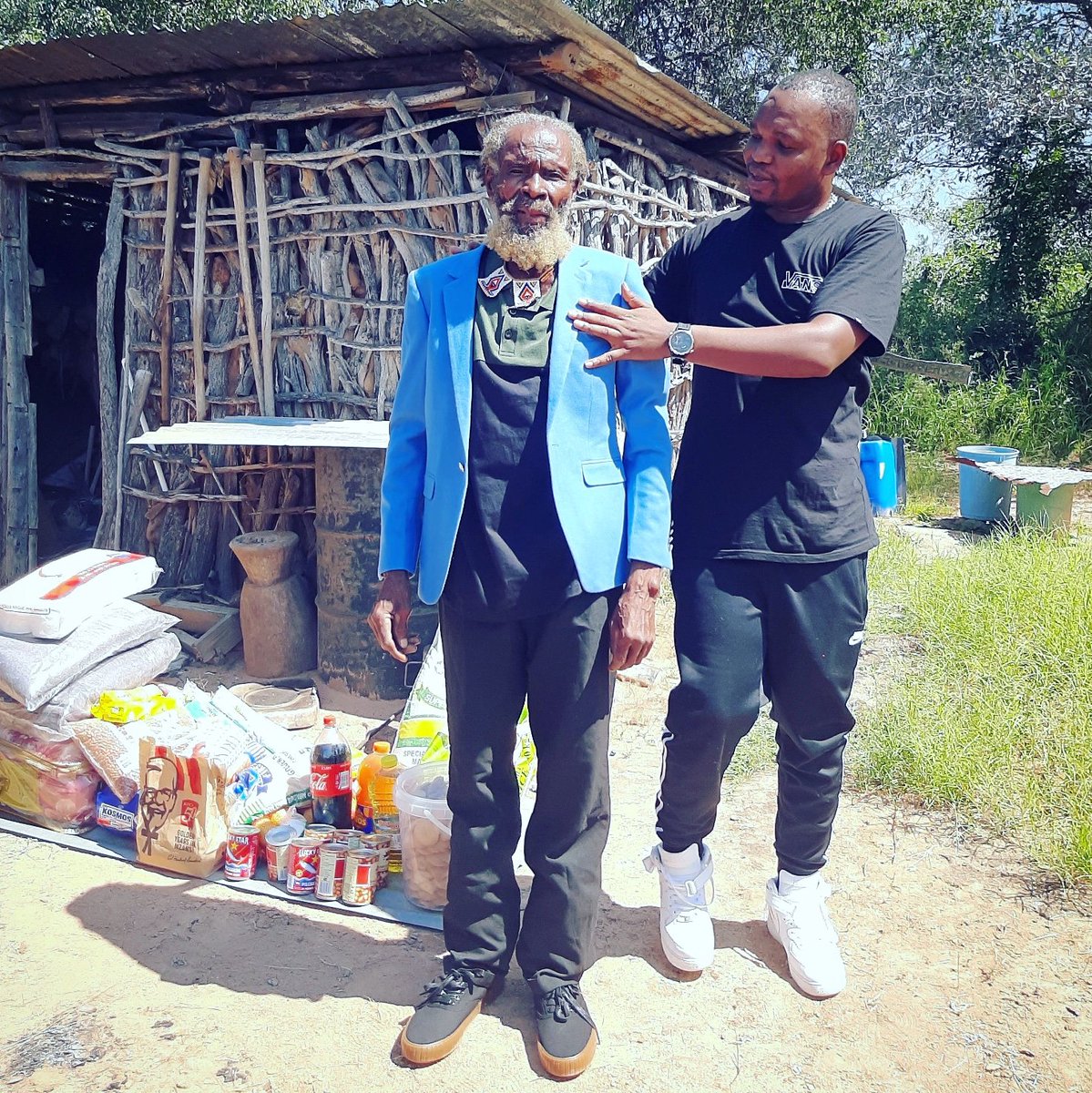 illapenboyNEW's tweet photo. Today was a good day for MKHULU Maseko.  We bought brand new clothes, brand new shoes(@MR PRICE) &amp; brand new jacket...plus food &amp; blankets. Next week let's start BUILDING a HOUSE for MKHULU ❤ 🏚
DONATE For MKHULU'S HOUSE, SEND E10 TO 78637196 or DM FOR BANK DETAILS

#DonateBread https://t.co/sWry7rEOlK