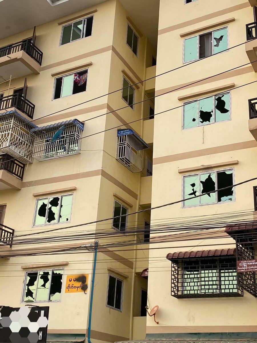 hannayuri_twt's tweet photo. In #Mandalay, Junta’s thugs are shooting into civilian’s houses with no reason. We are not safe even in our own houses. @CNN 
SUPPORT FEDERAL ARMY
#Apr1Coup
#WhatsHappeningInMyanmar https://t.co/lY8M2MXYF7