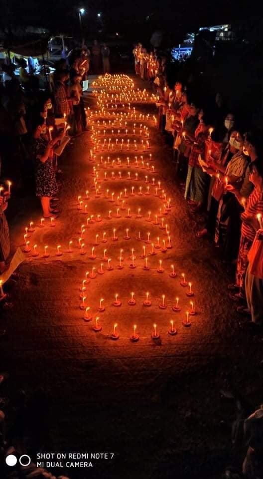 KhantSw's tweet photo. In #Banbwe, #Naungcho Tsp,Apr 1 Night Strike.
Civilians burned the 2008 constitution and also
prayed for the fallen martyrs in the spring revolution.
SUPPORT FEDERAL ARMY
#Apr1Coup
#Burn2008
#WhatsHappeningInMyanmar
@clarissaward,@CNN https://t.co/oMwe4AGUB0