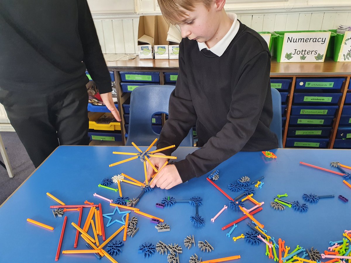 MissStewartSPS's tweet photo. We made egg buggies that had to safely transport an egg down a ramp and protect it from the impact of hitting a wall. We managed to safely deliver 2 out of our 6 eggs. Well done to those winning designs! 😁😁😁 https://t.co/Z5cI8DzC8J
