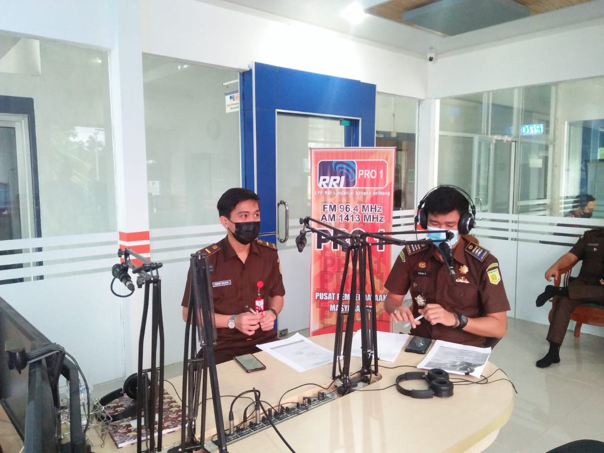 Pro1RRISeiliat's tweet photo. Dialog Interaktif Jaksa Menyapa
Bersama Narasumber : Bapak Deny
Mengangkat Topik Proses Penanganan Perkara Pidana Terkait Kekerasan Terhadap Anak  dan Perempuan Serta Informasi dan Transaksi Elektronik di Kejaksaan Negeri Bangka Selatan
Di pandu presenter : Abdurahman Harris https://t.co/kjtR6AirJF