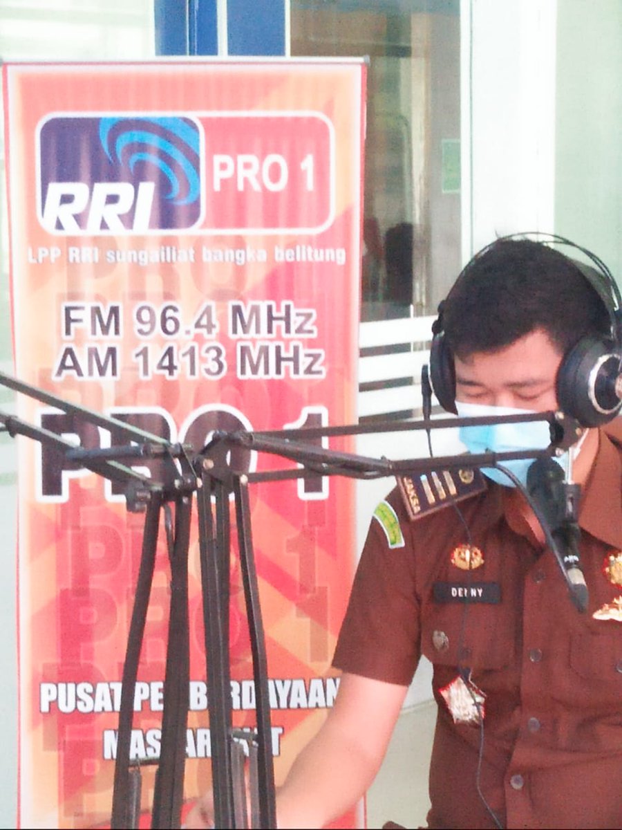 Pro1RRISeiliat's tweet photo. Dialog Interaktif Jaksa Menyapa
Bersama Narasumber : Bapak Deny
Mengangkat Topik Proses Penanganan Perkara Pidana Terkait Kekerasan Terhadap Anak  dan Perempuan Serta Informasi dan Transaksi Elektronik di Kejaksaan Negeri Bangka Selatan
Di pandu presenter : Abdurahman Harris https://t.co/kjtR6AirJF