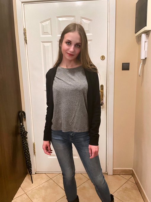 I just got back from the makeup artist. I am very satisfied. She chose the best cosmetics for my face<a href="/tag/beauty"class="tags"><span>#beauty</span></a><a href="/tag/makeup"class="tags"><span>#makeup</span></a>
