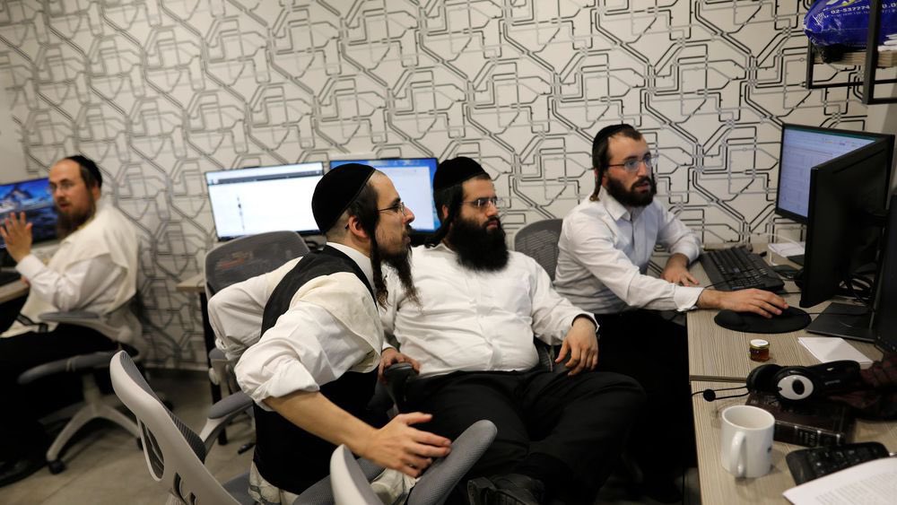 RajelOnos🌒 tweet media