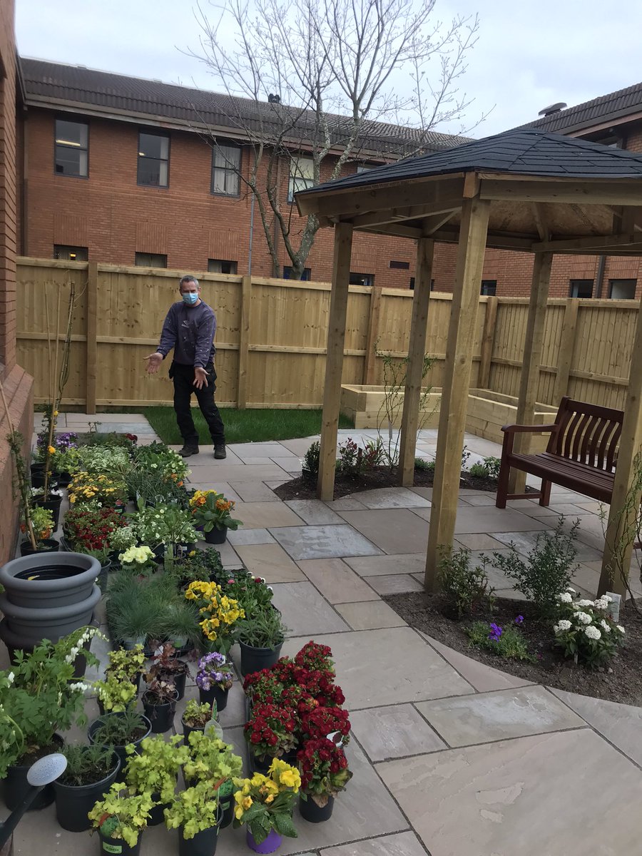 WHHStroke's tweet photo. Huge thank you  to @BentsGardenHome for the amazing donation of plants for the Stroke Garden @WHHNHS thanks to @StrokeAssocNW volunteer Jamie for arranging 🪴 https://t.co/rLqyWt6m6T