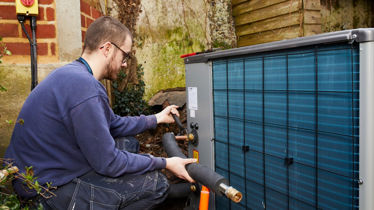 se_energy_'s tweet photo. Air Source Heat Pump Installation. https://t.co/HEwbrk9rhN