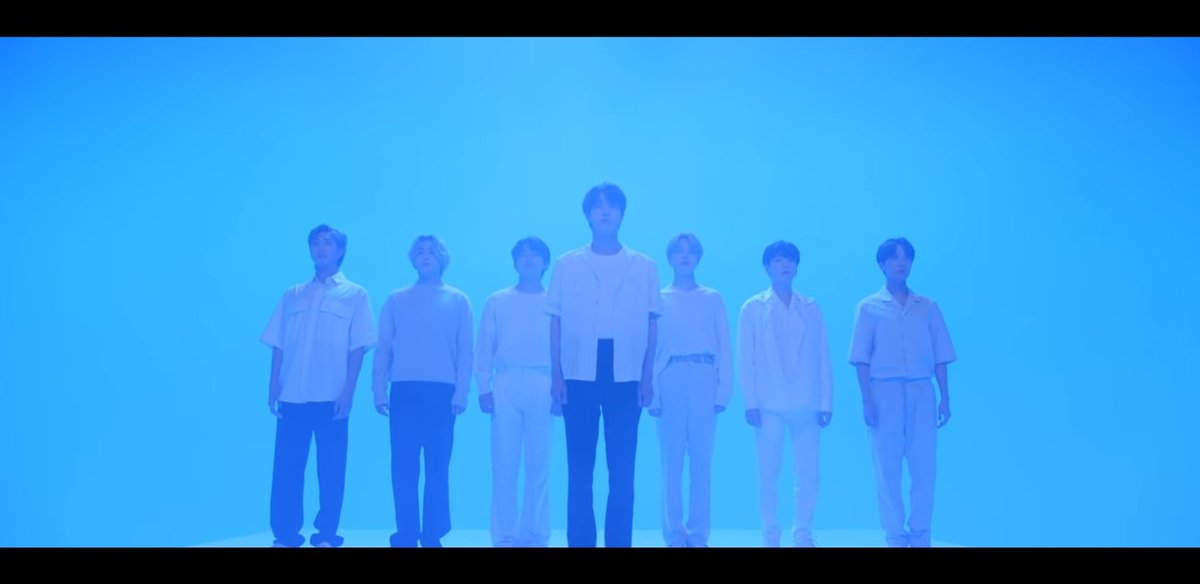 jm_bts95's tweet photo. Film outめちゃめちゃ泣ける😢
今回も安定の神曲だった！

でもジンのシーンがなんか悲しかった
砂時計とかMV自体が意味深で…
考えたくないことが頭によぎるよね

#FilmOutbyBTS #BTS https://t.co/TWMIcIym3L