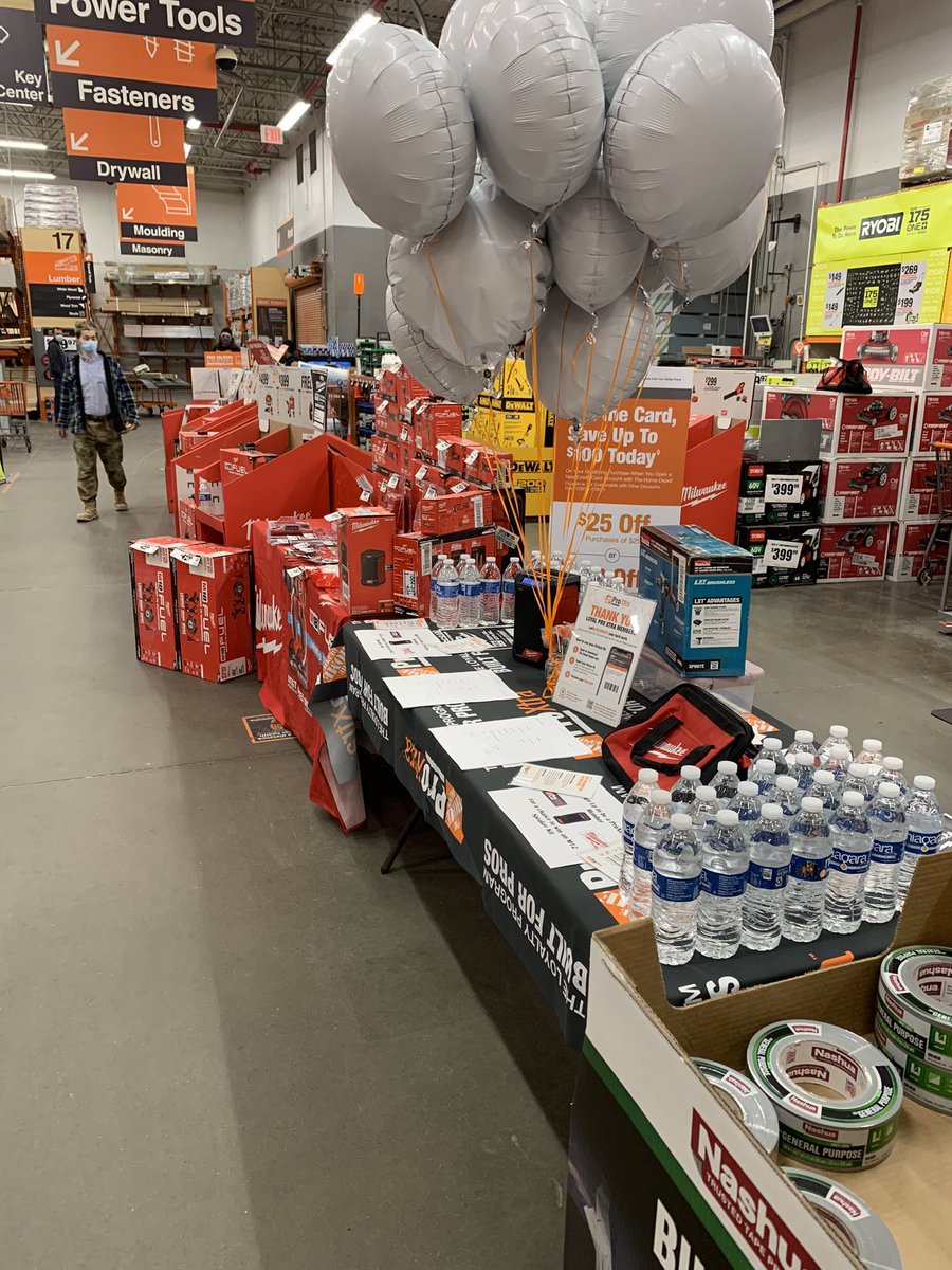 ShannonPRO1583's tweet photo. #ProXtra Appreciation #D285 Come down and sign up / New sign ups enter a chance to win a Milwaukee prize !! https://t.co/hJia0aMDt7