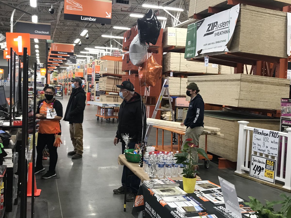 yankeefan1551's tweet photo. ⁦@hd8923⁩ Pro Team driving sales @ being recognized for building strong relationships w/ our Pro Customers! #OURTEAMROCKS #NEPROUD ⁦@ziegler_seth⁩ ⁦@marantes1⁩ ⁦@DanielleKida1⁩ ⁦@_Saul_L⁩ https://t.co/QmI0PKHu7y