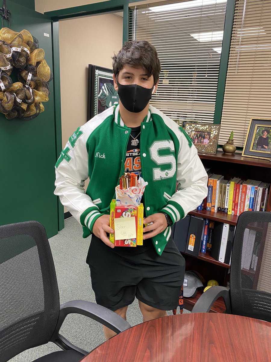 DiakaMelendez's tweet image. Yes we totally had an Easter Egg hunt 🐰🦁💚 the kids and adults had a blast. High school kids have fun too! 

Don’t make work and school a place that the word “laughter”doesn’t live!