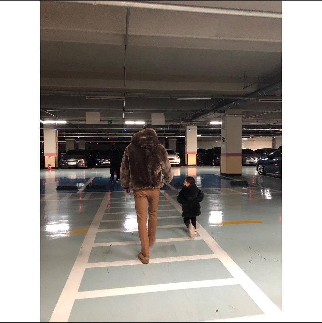 exokaibrasil's tweet photo. [PIC] 01.04.21 Só um neném! Atualização do @.zkdlin (manager do Raeon) no Instagram com o Raeon.🥺❤️

🔗: https://t.co/edBdumINhN

💌: Deixem mensagens positivas pro Raeon!

#RAEON #KIMRAEON @weareoneEXO #EXO #KAI https://t.co/tRSCIYoJ9w