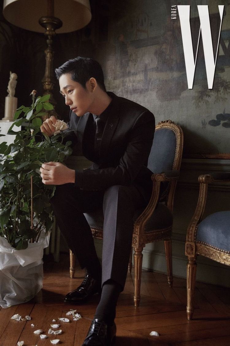 KdramaSmoothie's tweet photo. Happy birthday to one of the softest lover boys in Kdramaland, the amazing and talented Jung Hae In. A beautiful man indeed. Wishing him all the happiness on his special day. 🥺🥺❤️❤️
#BeWithJungHaeInDay
#Alwayswithhaein
#HappyBirthdayhaein
#정해인 #JungHaeIn #HappyHaeinDay https://t.co/qP5BG1688R
