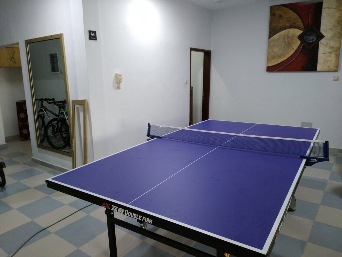 OngUnivers's tweet photo. Les sportifs de tous niveaux peuvent s'inscrire à la salle de gym de l'ONG Happy Universe.Faire du Ping Pong et du  Baby-foot est possible. Amoureux des enfants, la Présidente de l'ONG Happy Universe a prévu diverses jeux pour vos enfants.  @gouvbenin #Sports #ONG #OMS #Unicef https://t.co/KnIcU74F5Q
