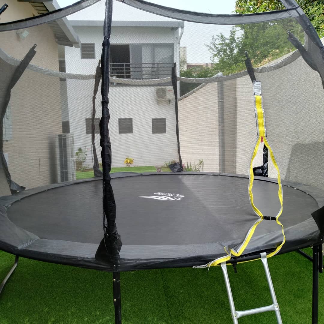 OngUnivers's tweet photo. Un trampoline mixte (enfants et adultes),  des Jeux ludiques pour occuper les plus petits pendant que les parents sont occupés par leur dispicipline favorite. 

Un restaurant pour vous permettre de vous ressourcer
@gouvbenin #Inde #Sports #Wasexo #Unicef #Handicap_International https://t.co/LuAsCAryXl