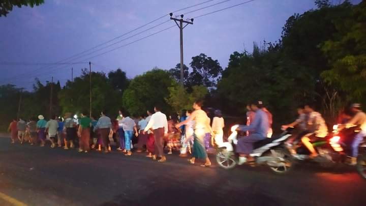 Jan55022930's tweet photo. Dawn strike against Military dictatorship in KunChanKone(Kungyangon), Yangon Division.

ABOMINABLE CRUELTY
#WhatsHappeningInMyanmar
#InternetShutdown
#HearOurVoices
https://t.co/opfXt4i62i
#Crd to original photographer https://t.co/TlB5ZN2RRP