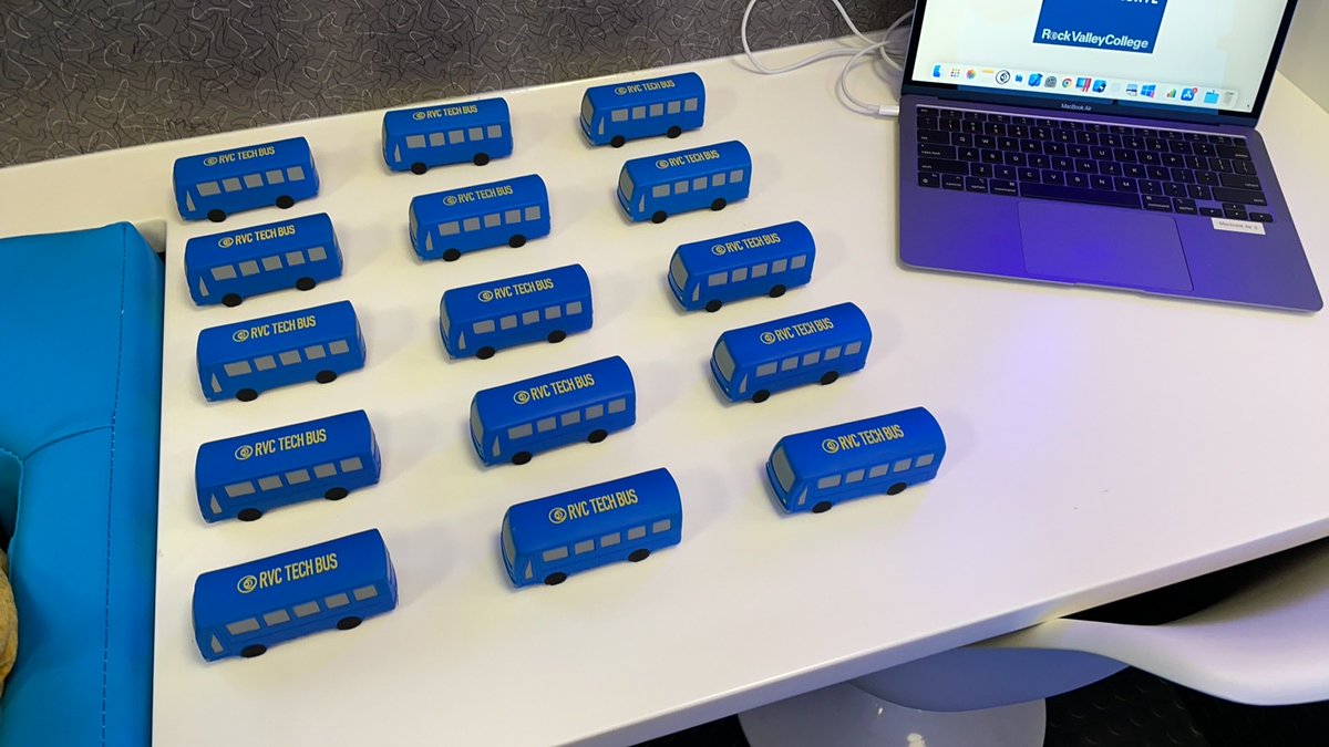 LearnCodeRobots's tweet image. #RVCTechBus Tours for RVC employees today!