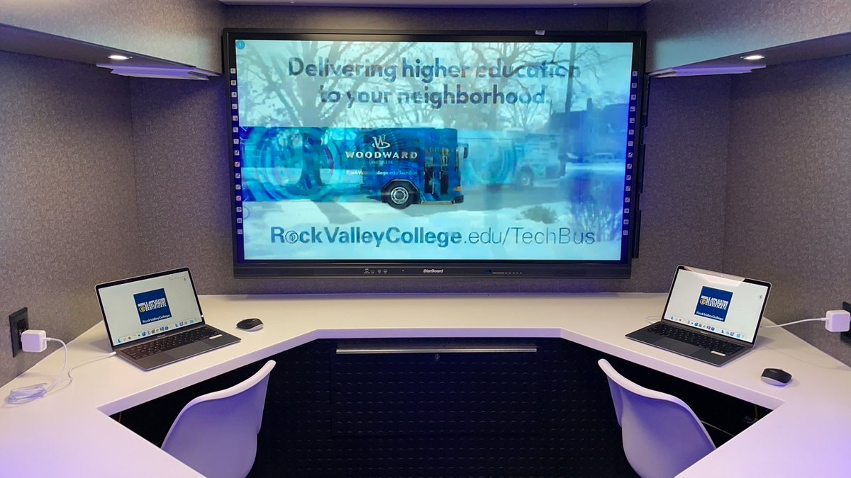 LearnCodeRobots's tweet image. #RVCTechBus Tours for RVC employees today!