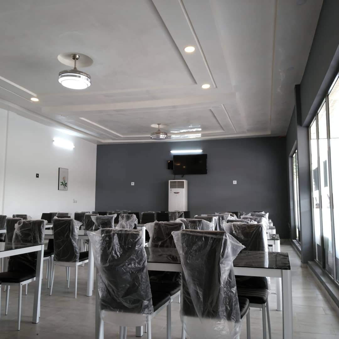 OngUnivers's tweet photo. Le restaurant Happy Universe S'offrir un plaisir en famille ou après le sport est bien possible. Les mets inter-continentaux à votre portés pour vous permettre de vivre au Bénin comme chez vous et locaux de faire un voyage  gastronomique
Restez connecter pour la date d'ouverture https://t.co/WYUdQL4jvg