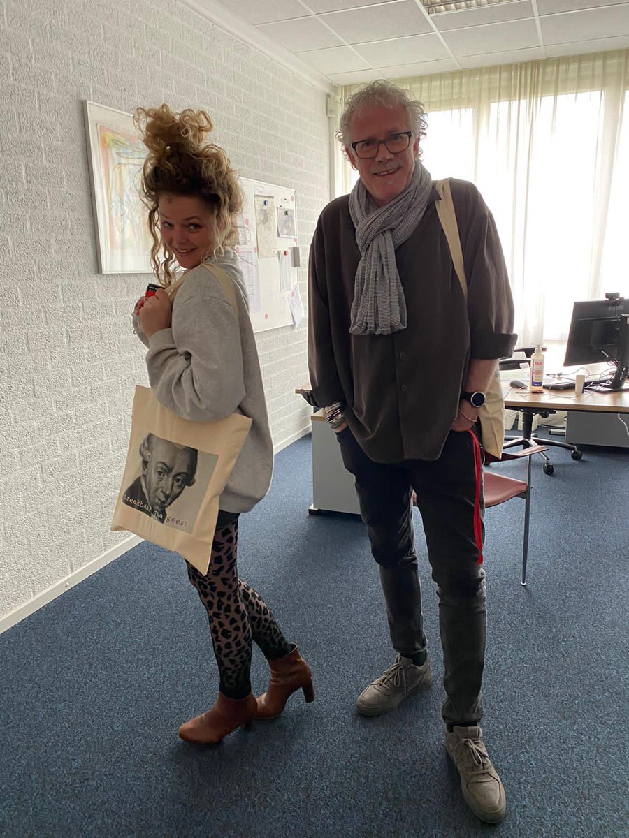 Niet alleen wij kregen een cadeautje, ook zij kregen iets. 
Kant op linnen, voor mensen met een breekbare geest. (Want zo heten we) 

Hoe cool zijn zij!!!!! <a href="/sannetenwolde/">Sanne ten Wolde</a>