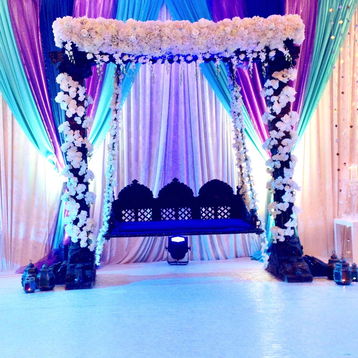 djsalim's tweet photo. Throwback to a destination wedding we did in Dubai 5 yrs back, how time flies...

#destinationwedding #throwbackthursday #tbt #dubai #ritzcarlton #dubaiwedding #pakistaniwedding #weddingdjs #gigs #djing #djsalim https://t.co/Xm28l0oH9v