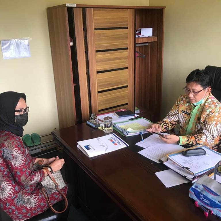 Pro1RRISeiliat's tweet photo. Wawancara dengan Sekda babar bapak https://t.co/WrYdrbMixe.mengenai persiapan pelantikan bupati terpilih tahun 2021.Sekaligus wawancara mengenai larangan mudik lebaran tahun 2021 oleh pemerintah.
#indonesiatatanankehidupanbaru https://t.co/hjpyloys8z