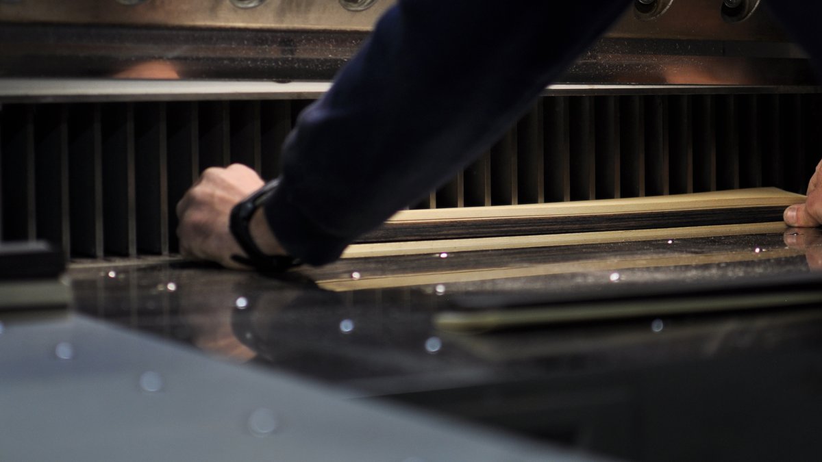 FerrerChess's tweet photo. ¿Sabías que #RechapadosFerrer se fundó en los años 60 para focalizarse en la industria de la madera, los rechapados y la artesanía? No sería hasta una década después cuando empezamos a fabricar nuestros tableros de ajedrez🪵 https://t.co/2hIchMR6wB