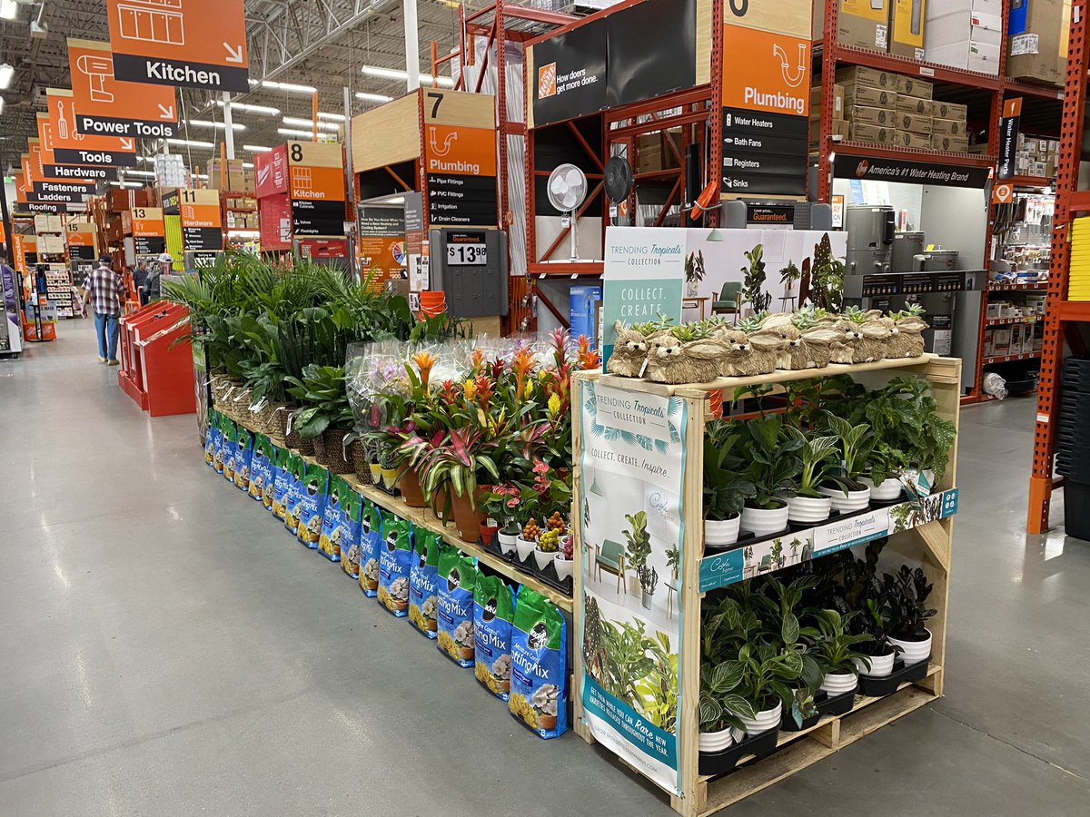 GregWilley4's tweet photo. HD 140 Valdosta Georgia looks good merchandised well nice indoor display. https://t.co/qji9ao4PUf