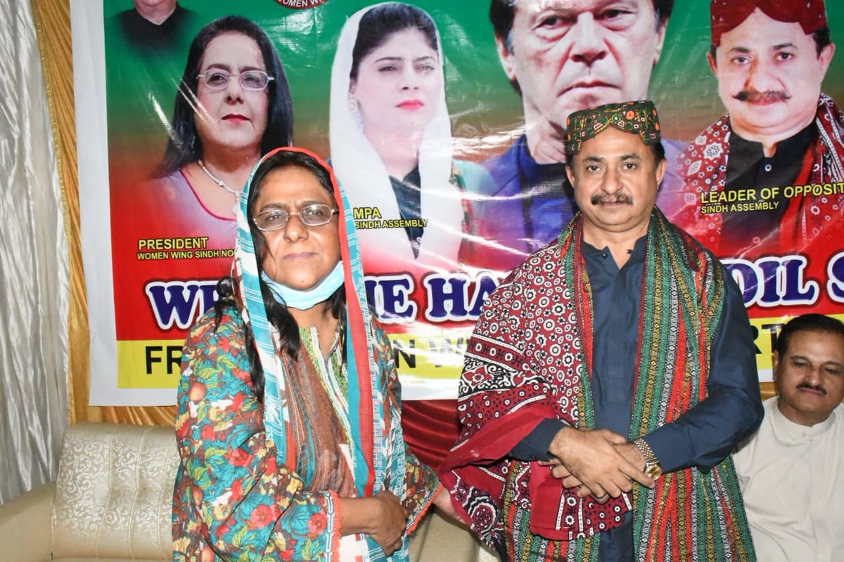 ptisindhupdates's tweet photo. سکھر

صدر وومن ونگ نارد��ن ریجن سفیہ بلوچ کی جانب سے خواتین ورکر کنویشن کا انعقاد

اپوزیشن لیڈر سندھ حلیم عادل شیخ، ایم پی اے دعا بھٹو، مقامی سینیئر رہنما طاہر شاھ، گوھر خان کھوسو، سردار پپو خان چاچڑ و دیگر ہمراہ موجود
#سندھ_بھی_کپتان_کا https://t.co/u2Va2u2GRy