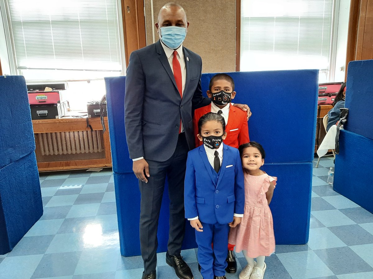 QnsBPRichards's tweet photo. Thank you to all who gave the gift of life yesterday and donated blood at our #Queens Borough Hall blood drive with @NYBloodCenter and @KingFightsCancr — who I had the honor of meeting, along with the rest of the Singh family. 

Every donation you made could help save a life. https://t.co/jPBPiNXgqW