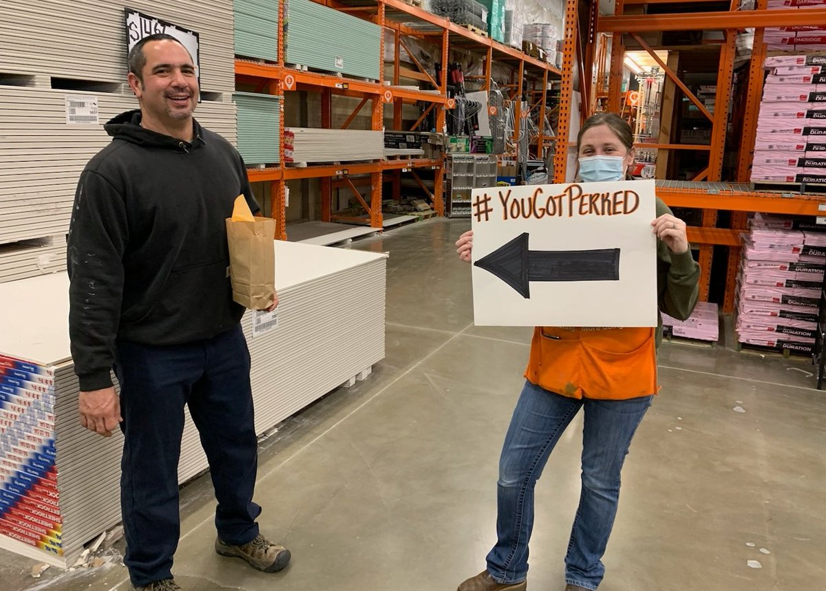 DanielleStagno1's tweet photo. Helping our PRO'S capture their perks! #YouGotPerked @HalesJeremy @ORANGEoregonian @rjredfield541 @peerbux_adam https://t.co/6RjUVKot2a