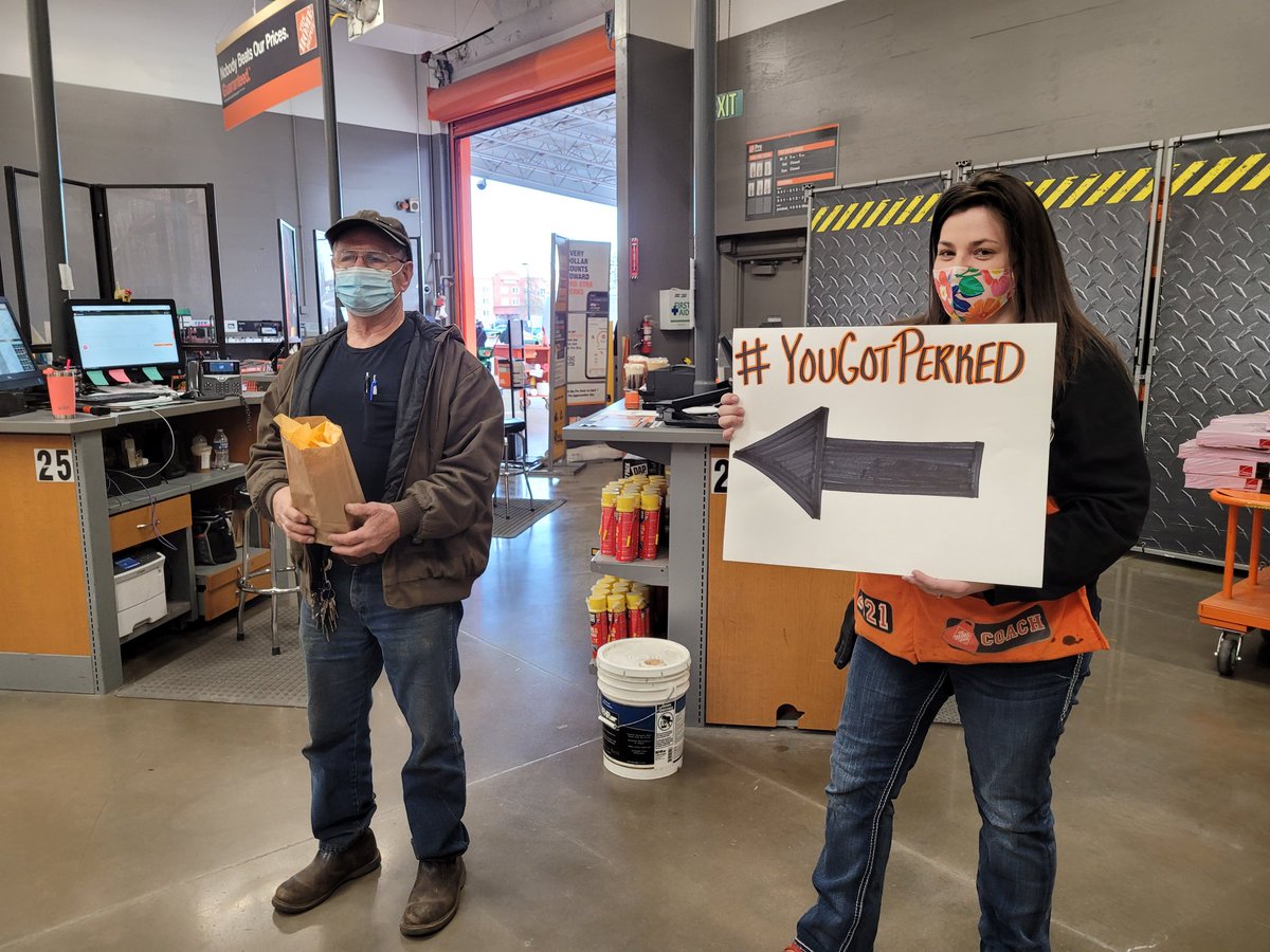 DanielleStagno1's tweet photo. Helping our PRO'S capture their perks! #YouGotPerked @HalesJeremy @ORANGEoregonian @rjredfield541 @peerbux_adam https://t.co/6RjUVKot2a
